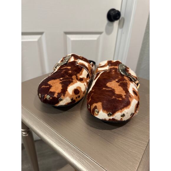 Gianni Bini Slip-On Cow Print Calf Hair Buckle Detail Mule Size 8.5M - Picture 3 of 7